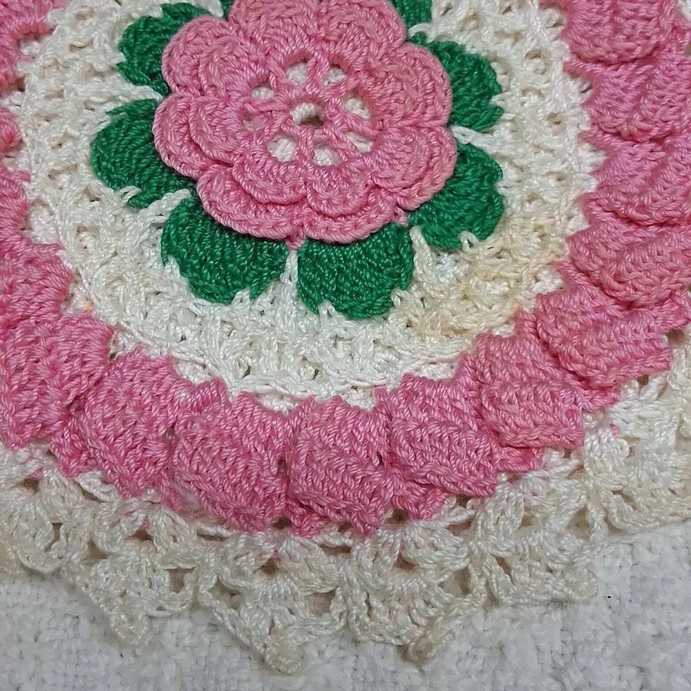 Vintage Crocheted Rosettes mat,& 4 More Rosette Pcs.